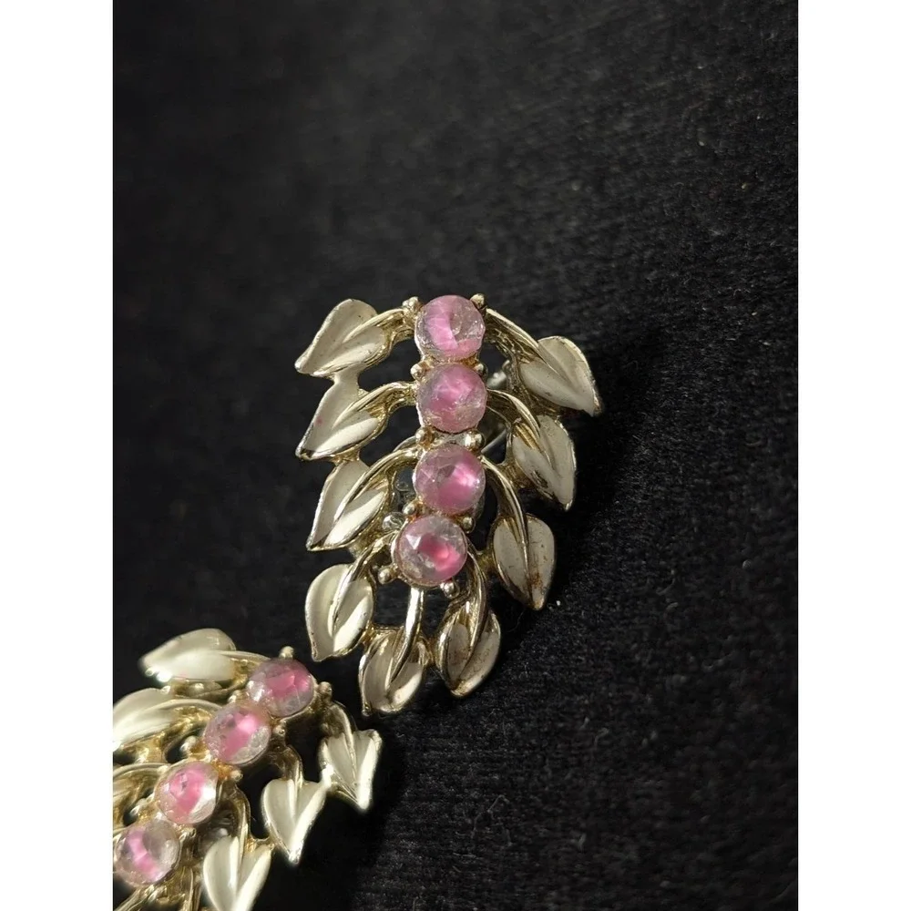 Coro vintage clip